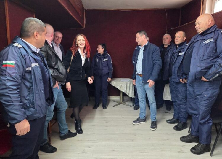 Ръководството на Областна администрация и ОДМВР-Разград с жест на подкрепа към полицаите в Исперих